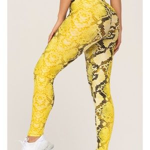 Lici Fit Lemon Bite Scrunch Leggings
